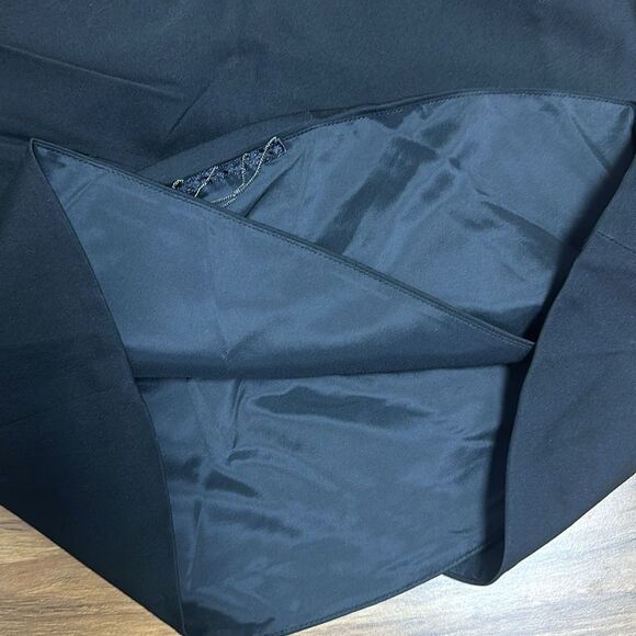 BEBE Black Side Ruched Mini Skirt with Chain Details. Sz 2 - Picture 11 of 14